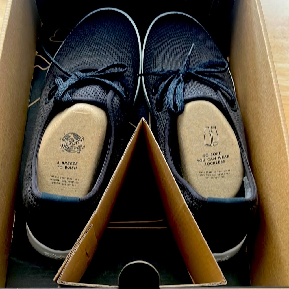 ALLBIRDS Tree Runner M-11 Black (w/laces) NEVER WORN